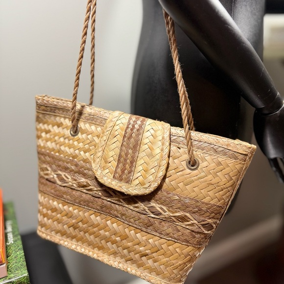 Handbags - Stylish Tan and Brown Woven Bag